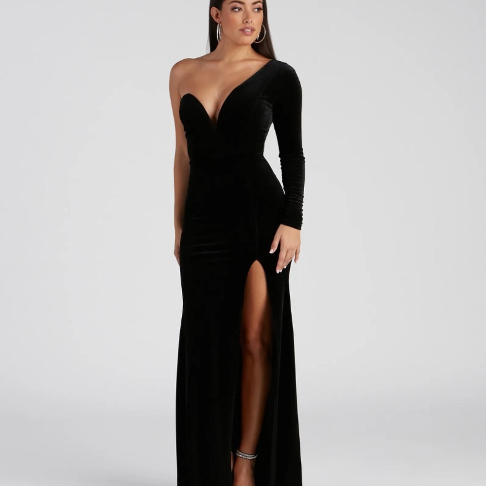 Windsor Black Asymmetrical One-Shoulder Gown with Slit
